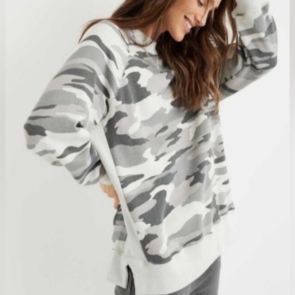 Aerie Gray Toned Camouflage Print Comfy and Soft Oversized Pullover Sweater Top - Picture 1 of 12